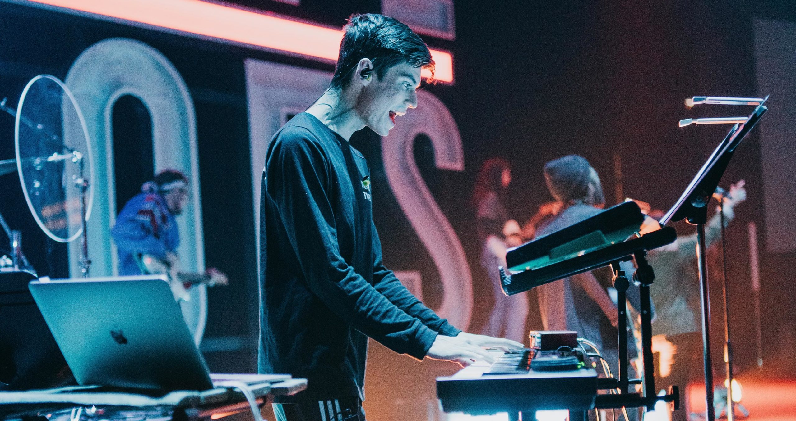 DJ Playing Live projects6